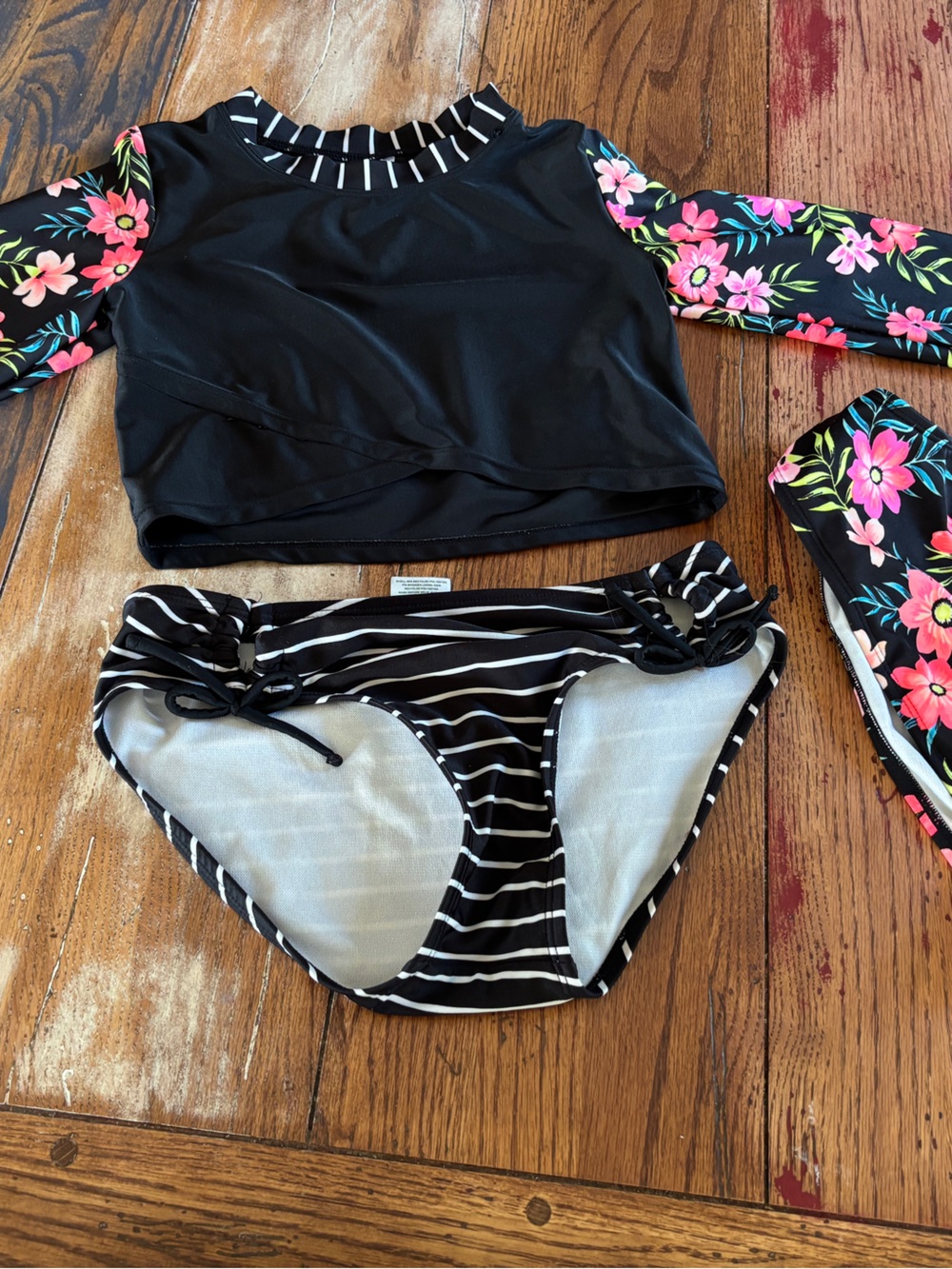 Kids Black Floral Long-Sleeve two Piece Swimsuit